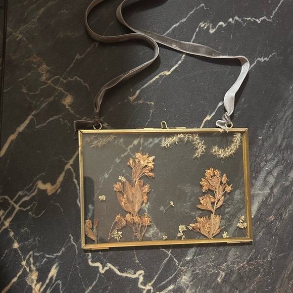 🪄 Glass Framed Flowers - Lovely hanging floral art peice Handmade By Me - Picture 3 of 4